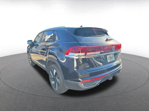 Used 2025 Volkswagen Atlas Cross Sport SE image 5