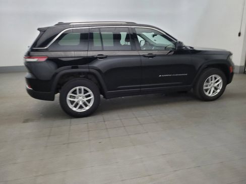 Used 2023 Jeep Grand Cherokee Laredo AWD/4WD image 10