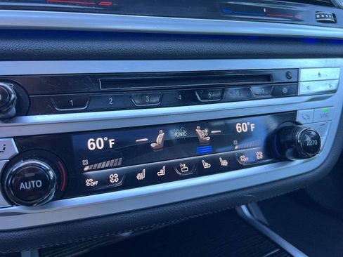 Used 2020 BMW 750i xDrive w/ Executive Package AWD/4WD image 11