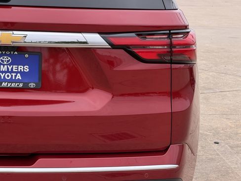 Used 2023 Chevrolet Traverse High Country FWD image 9