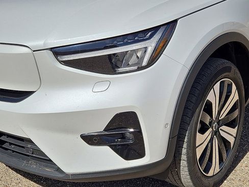 Used 2023 Volvo XC40 Recharge Plus w/ Protection Package Premier image 10