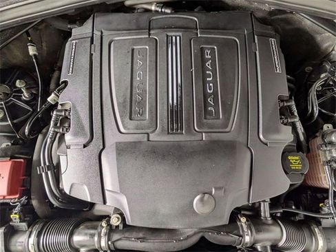 Used 2017 Jaguar F-PACE Premium image 35