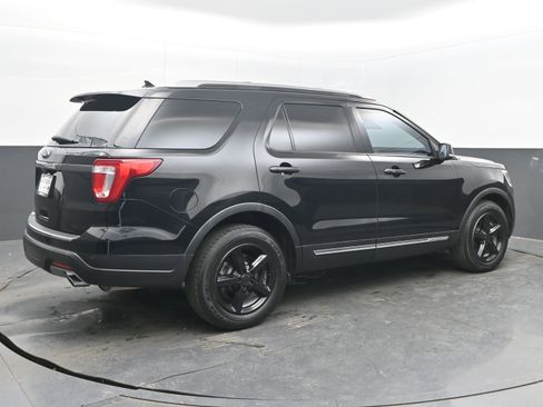 Used 2018 Ford Explorer XLT w/ Equipment Group 201A image 7