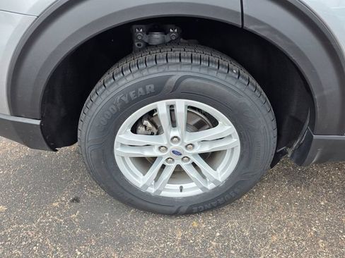 Used 2024 Ford Explorer XLT w/ Equipment Group 202A AWD/4WD image 9