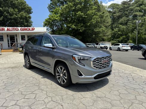 Used 2020 GMC Terrain Denali w/ Denali Premium Package AWD/4WD image 1