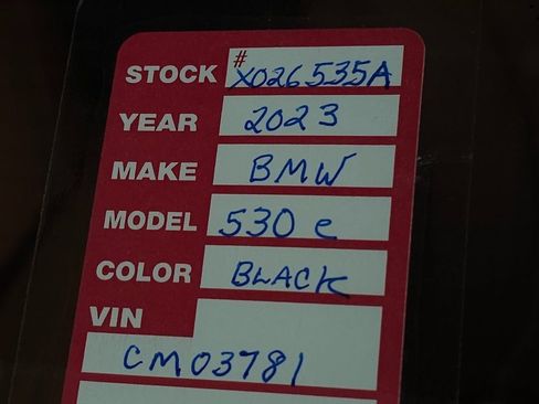 Used 2023 BMW 530e xDrive w/ Premium Package image 39