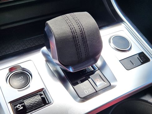 Certified 2022 Jaguar XF R-Dynamic SE image 21