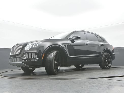 Used 2019 Bentley Bentayga AWD/4WD image 30