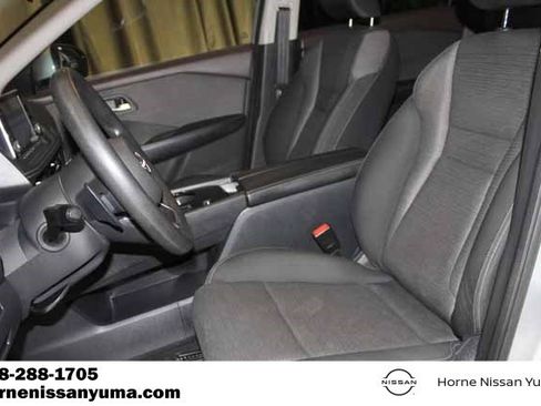 Used 2022 Nissan Rogue SV image 4