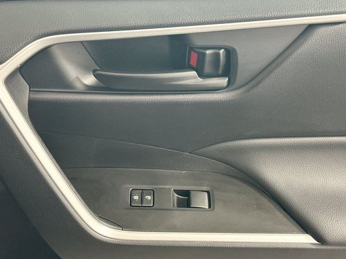 Certified 2025 Toyota RAV4 LE FWD image 28