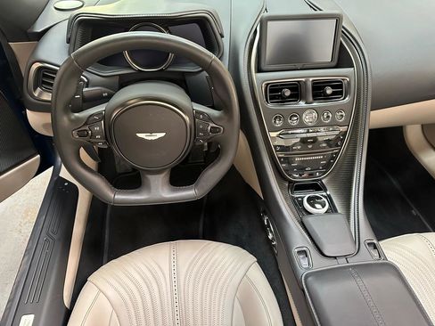 Used 2022 Aston Martin DB11 Volante image 17