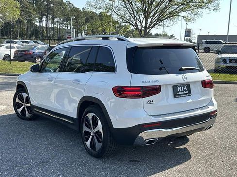 Used 2025 Mercedes-Benz GLB 250 4MATIC image 8