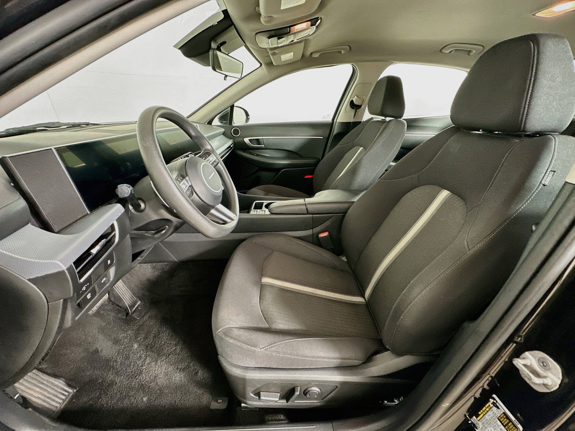 Used 2025 Hyundai Sonata SEL FWD image 13