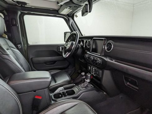 Used 2022 Jeep Gladiator Overland w/ Dual Top Group AWD/4WD image 39