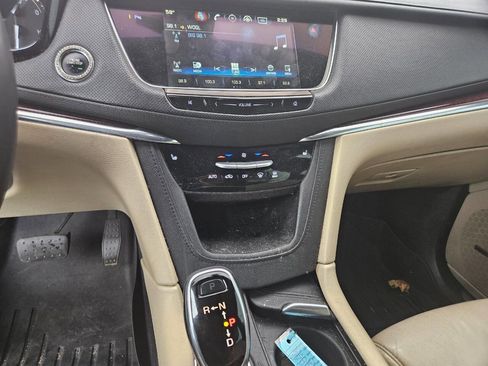Used 2017 Cadillac XT5 Luxury w/ Driver Awareness Package AWD/4WD image 18