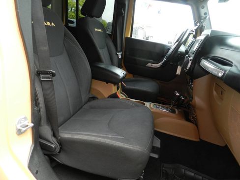 Used 2014 Jeep Wrangler Unlimited Sahara image 11
