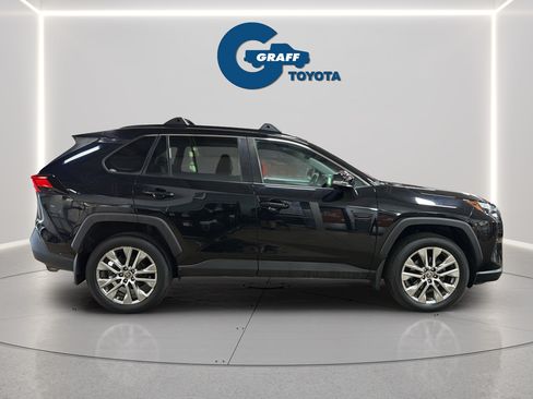 Used 2022 Toyota RAV4 XLE Premium FWD image 5