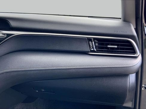 Used 2021 Toyota Camry SE FWD image 18