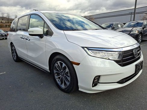 Used 2023 Honda Odyssey EX-L image 3