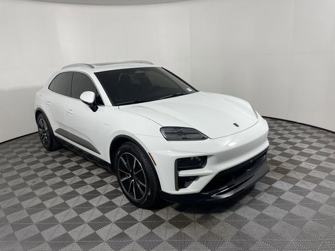 Certified 2025 Porsche Macan Turbo Electric AWD/4WD image 9