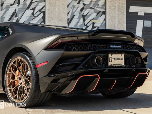 Used 2022 Lamborghini Huracan EVO RWD image 12