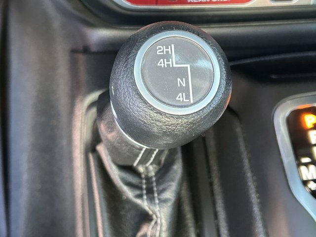 Used 2024 Jeep Gladiator Mojave w/ Technology Group AWD/4WD image 30