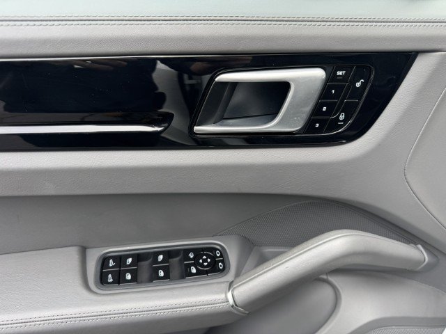 Used 2019 Porsche Cayenne AWD/4WD image 20