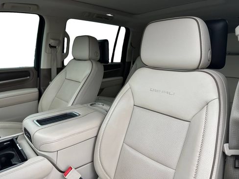 Used 2021 GMC Yukon XL Denali AWD/4WD image 10