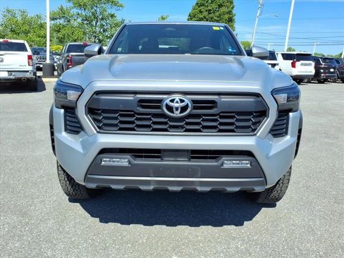 Used 2024 Toyota Tacoma TRD Off-Road AWD/4WD image 9