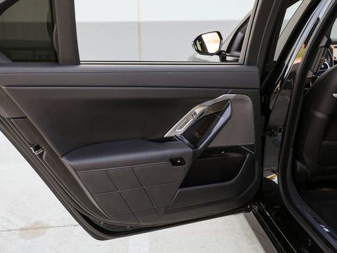 Used 2024 BMW 740i image 32