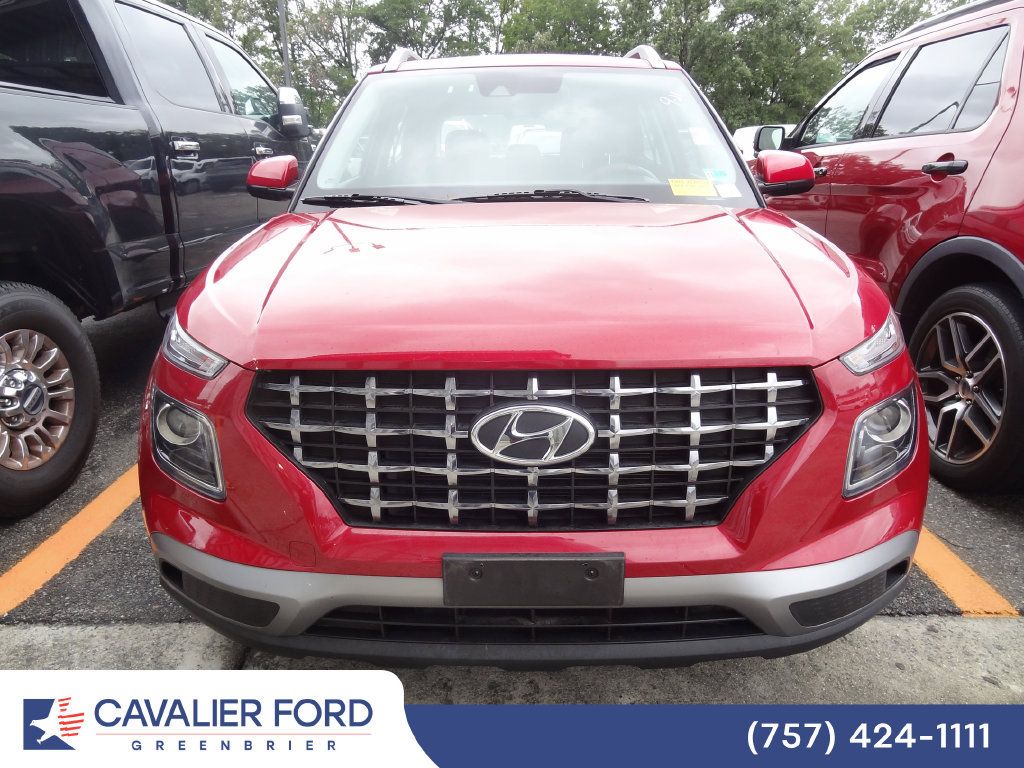 Used 2022 Hyundai Venue SEL FWD image 2