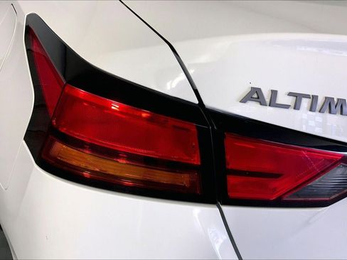 Used 2025 Nissan Altima 2.5 SV FWD image 27