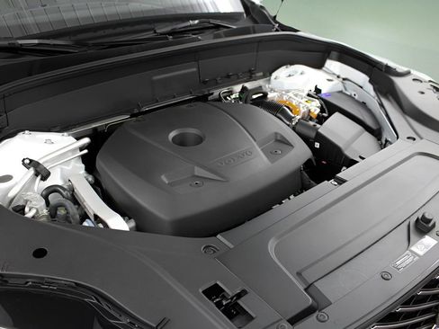 New 2025 Volvo XC90 T8 Core w/ Protection Package image 34