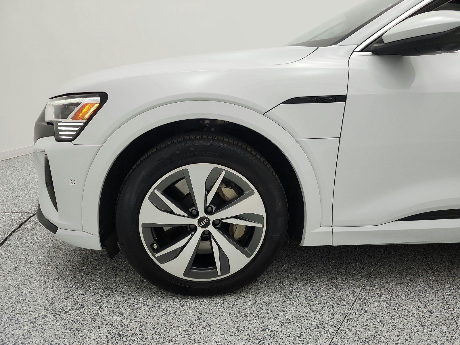 Used 2024 Audi Q8 e-tron Premium Plus w/ Premium Plus Package AWD/4WD image 17