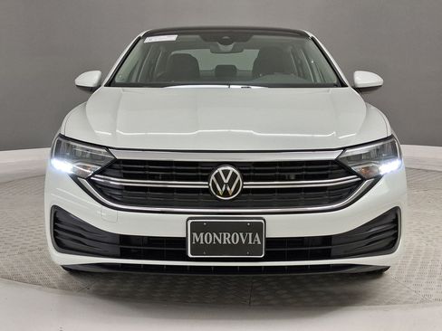 Used 2023 Volkswagen Jetta SE FWD image 4