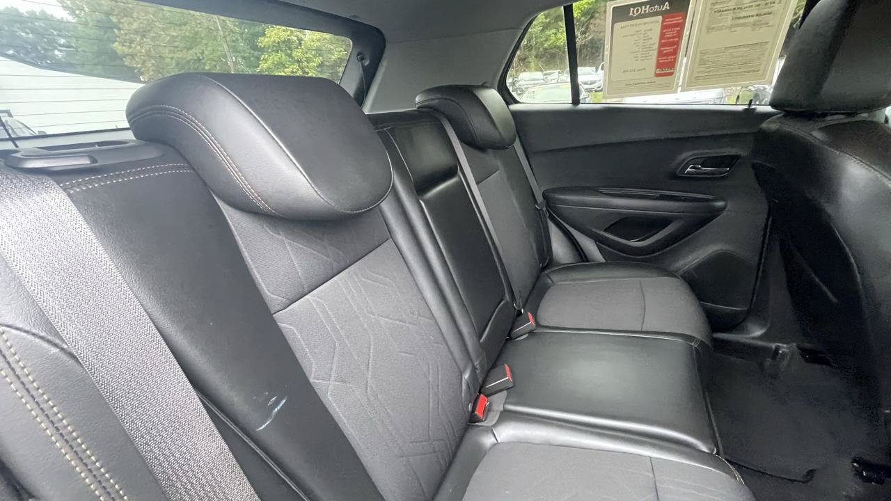 Used 2019 Chevrolet Trax LT w/ LT Convenience Package AWD/4WD image 25