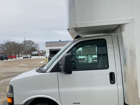 New 2025 Chevrolet Express 4500 4500 Series w/ Power Convenience Package image 7
