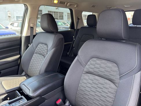 Used 2025 Nissan Pathfinder SV FWD image 39