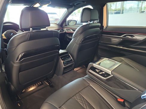 Used 2022 BMW 750Li xDrive AWD/4WD image 12
