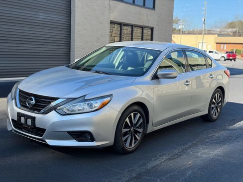 Used 2016 Nissan Altima 2.5 SV FWD image 2
