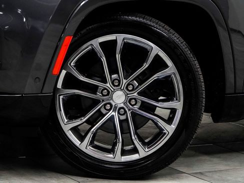 Used 2022 Jeep Grand Wagoneer Series II w/ Convenience Group III image 3