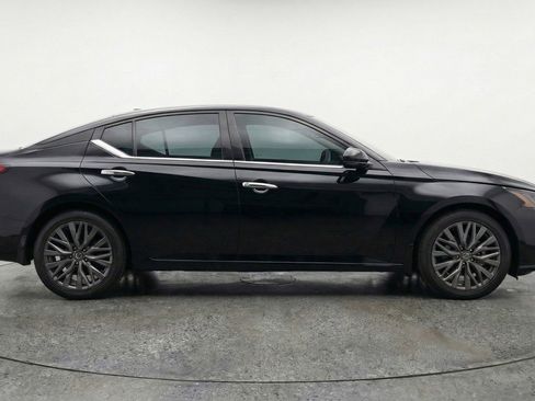 Used 2025 Nissan Altima 2.5 SV image 11