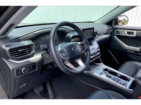 Used 2024 Ford Explorer XLT w/ Equipment Group 202A AWD/4WD image 13