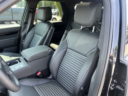 Certified 2025 Land Rover Discovery S AWD/4WD image 18