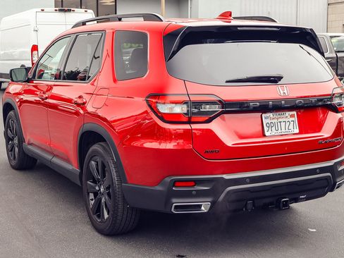 Used 2025 Honda Pilot Black Edition image 24