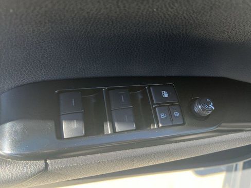 Used 2025 Toyota Camry SE w/ Multimedia Upgrade Package image 23