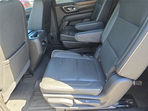 Used 2021 Chevrolet Suburban Premier w/ Premium Package AWD/4WD image 15