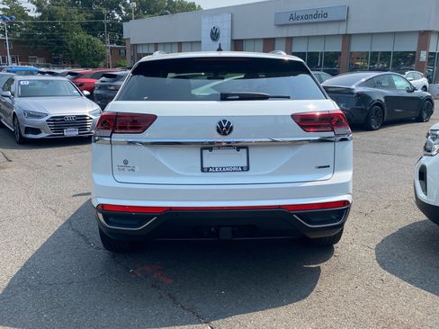 Certified 2023 Volkswagen Atlas Cross Sport SE w/ Panoramic Sunroof Package AWD/4WD image 3