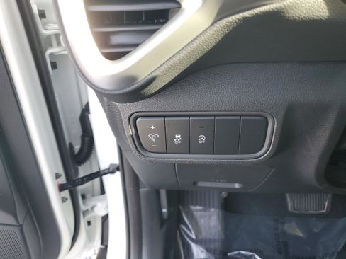 Used 2025 Kia Soul LX w/ LX Technology Package FWD image 26