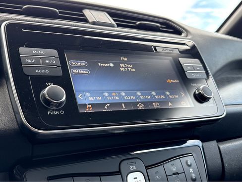 Used 2019 Nissan Leaf SV w/ SV Technology Package image 4